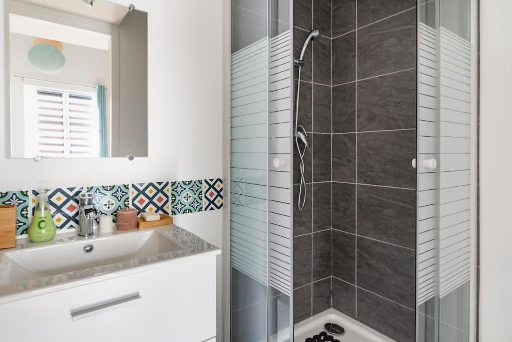 L'Imperial - St Genis Centre Apartment แซ็งต์-เฌอนีส์-ลาวาล ภายนอก รูปภาพ